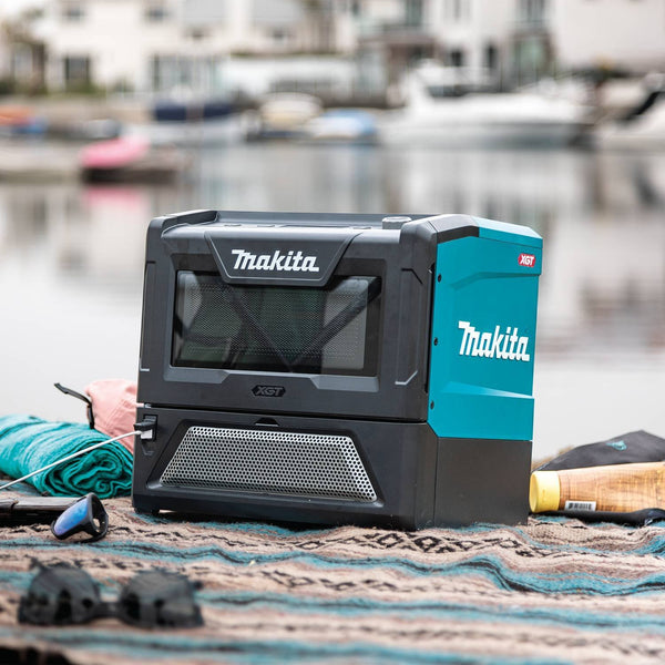 Makita Microwave Oven For Work Sites 40V Battery-Powered MW001GZ